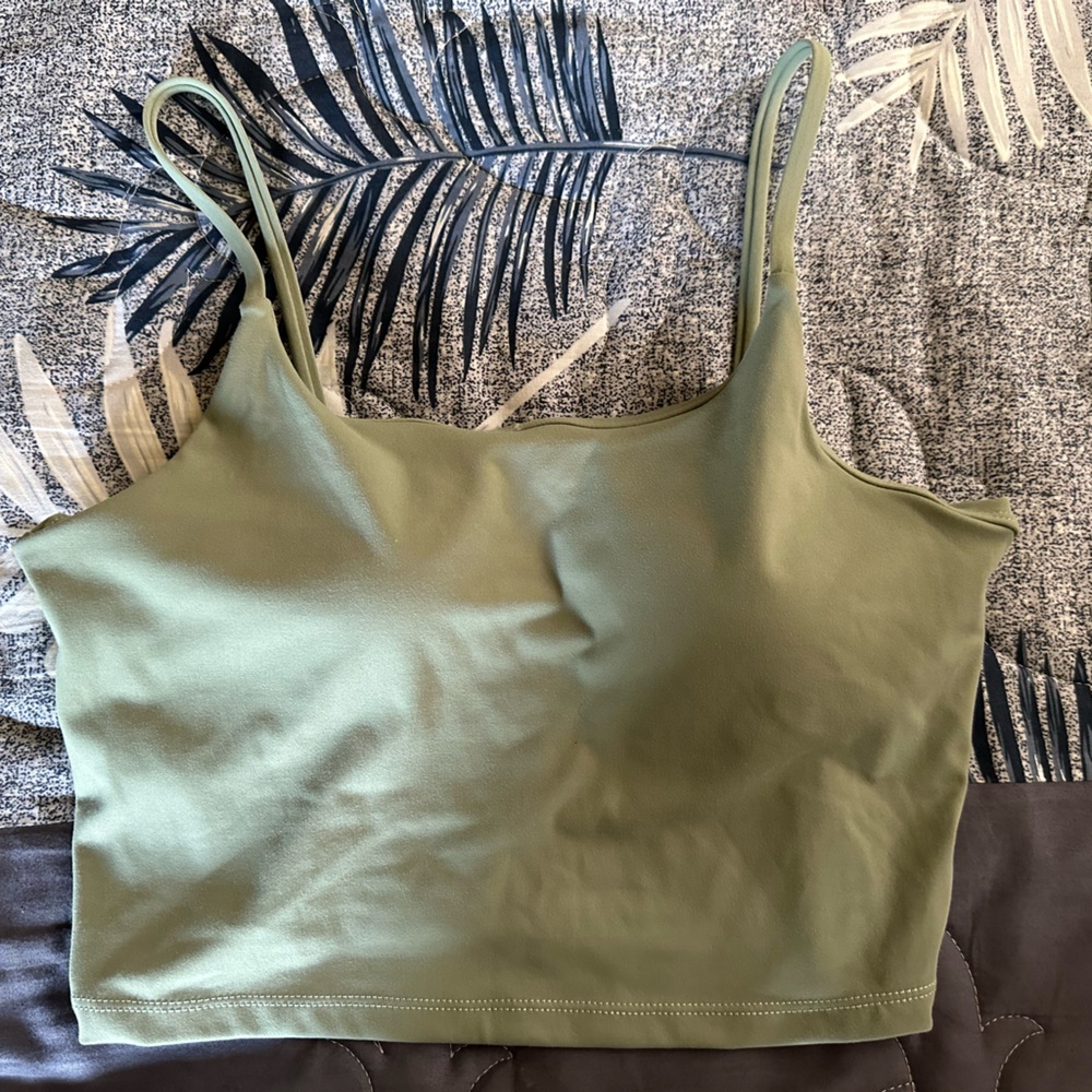 Black active top with pads